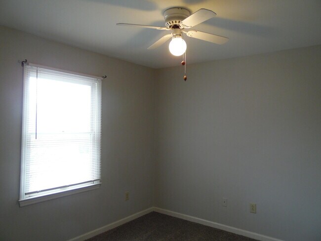 Building Photo - 4456 Hartland Pkwy