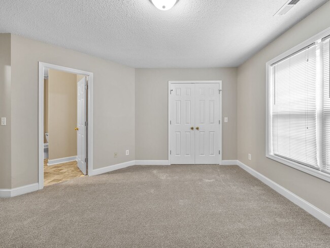 Building Photo - Freshly Renovated 2 BR, 2.5 BA Townhome Ce...