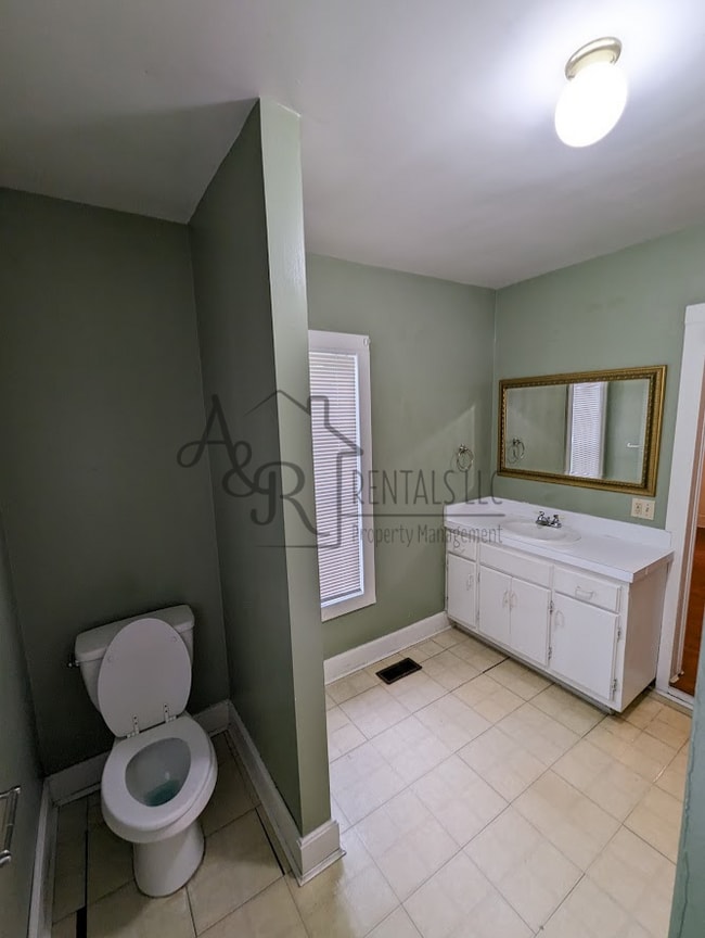 Building Photo - 438 E 23rd St