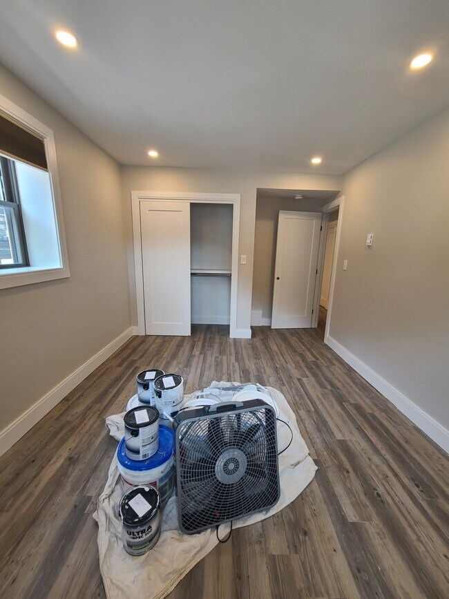 Building Photo - 15 Carson St