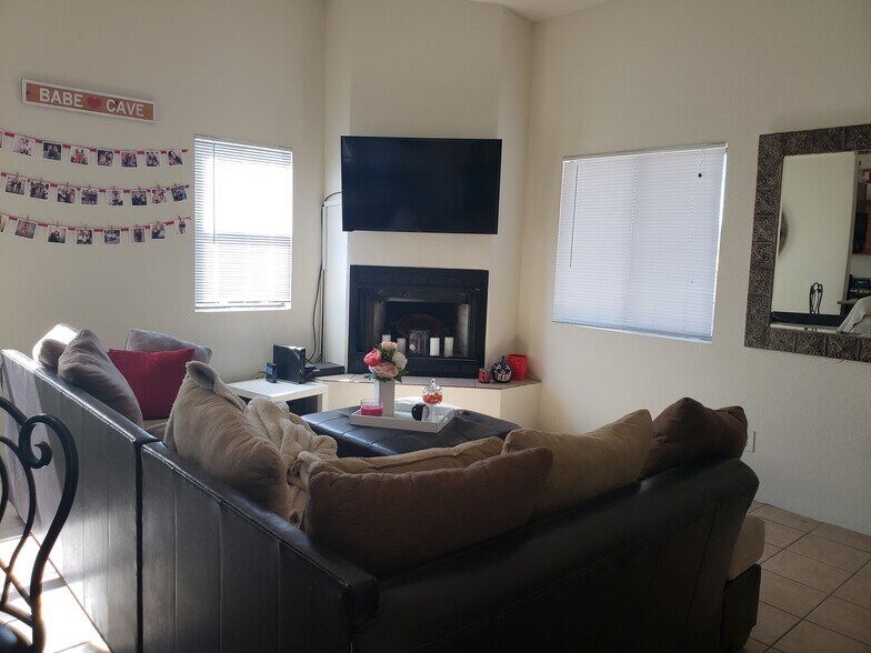 Living Space - 1402 E Lee St