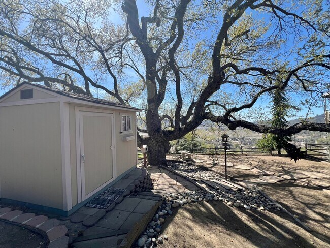 Building Photo - 27030 Oakflat Dr