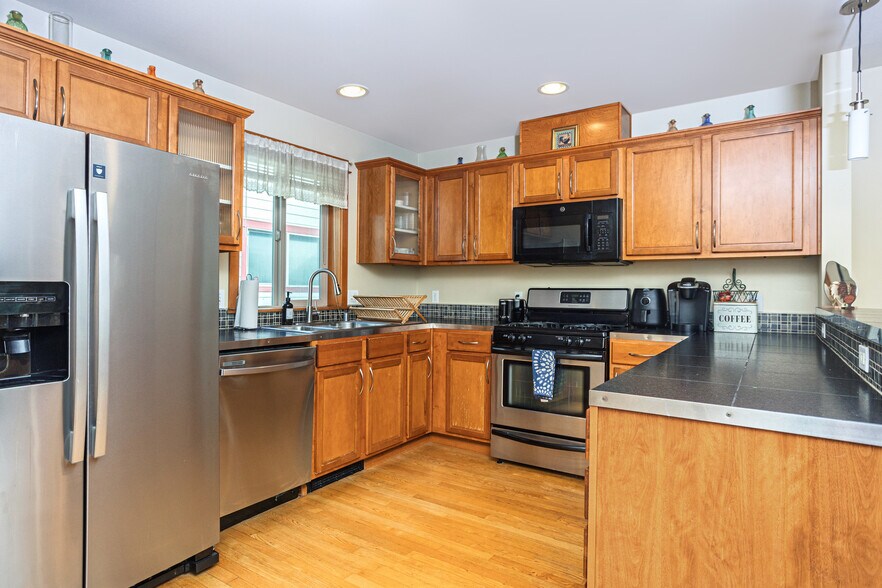 Building Photo - 3314 Wetmore Ave S