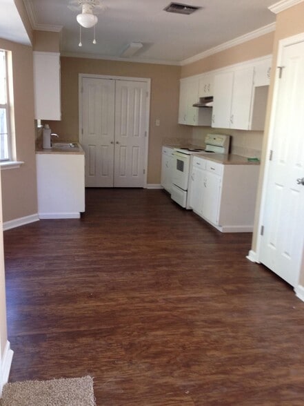 Kitchen/washer & dryer closet - 205 Timothy Dr