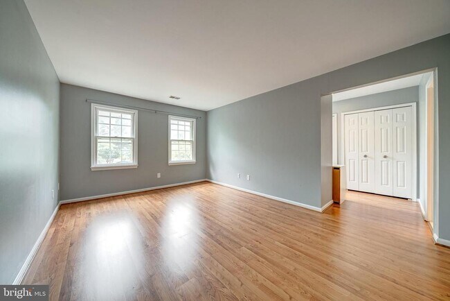 Building Photo - 5465 Cheshire Meadows Way