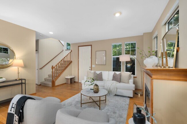 Building Photo - Beautiful End-Unit Townhome in Highland Parc | Water & Sewer Included!- AVAILABLE NOW FOR RENT!!