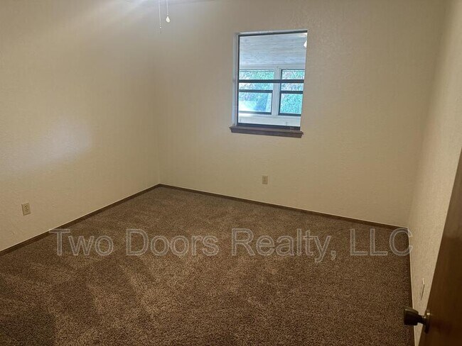 Building Photo - 3612 N Drexel Blvd