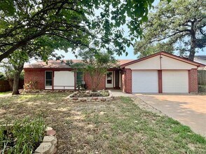 Building Photo - 3904 Woodbury Ct