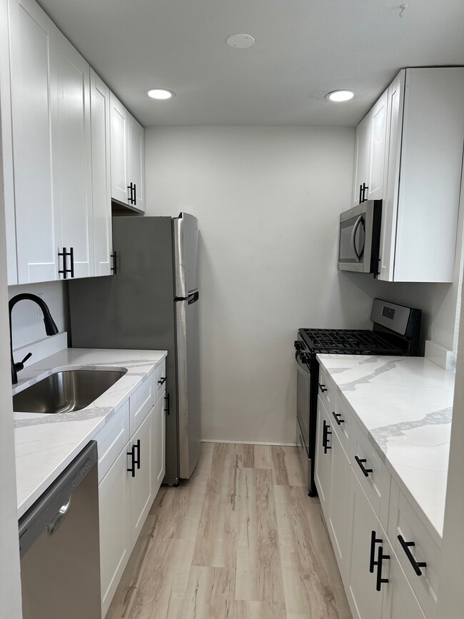 Building Photo - 3 Bed 1 Bath SW DC