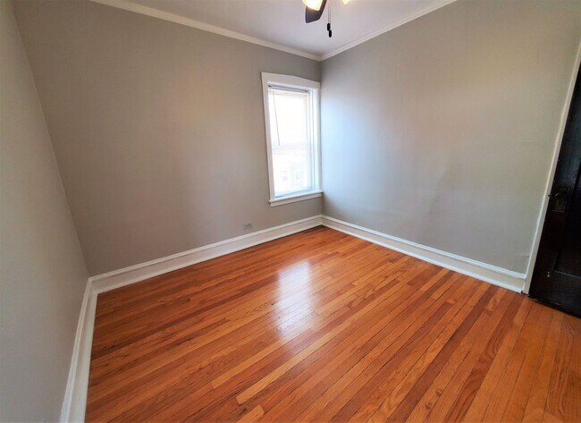 Building Photo - 5639 N Magnolia Ave