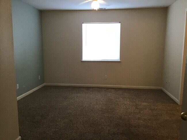 Building Photo - Condo in Diamond Springs