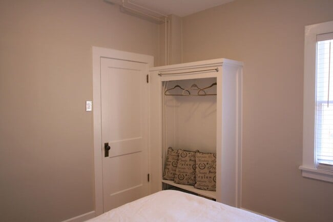 Building Photo - Cozy 2 bedroom brick home!!