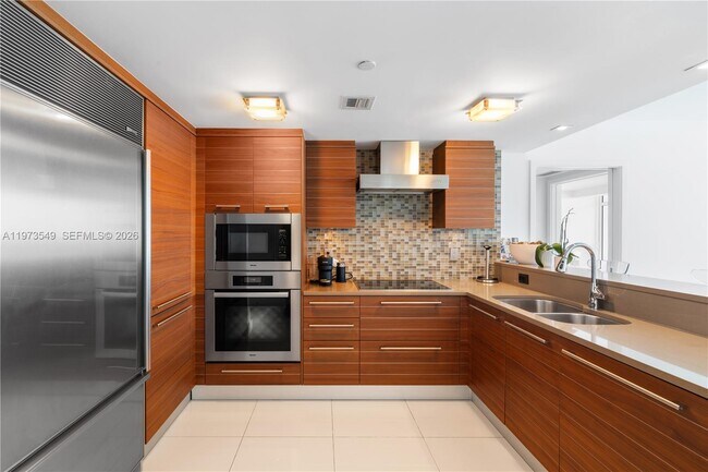 Building Photo - 6801 Collins Ave