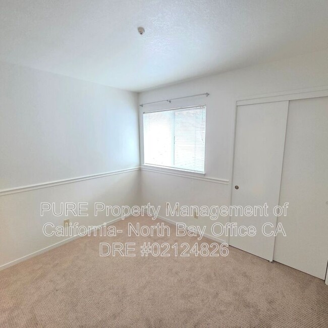 Building Photo - 21 Meadowbrook Ct