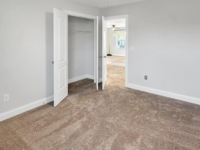 Building Photo - 1102 Dartmouth Dr