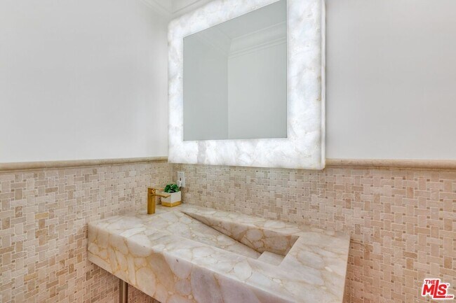 Building Photo - 2177 Summitridge Dr