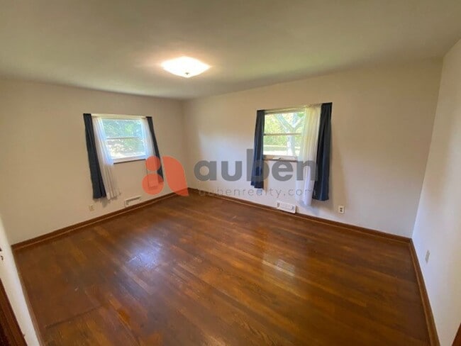 Building Photo - 2217 Hickory Valley Rd