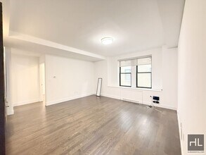 Building Photo - 2 Bed 2 bath With Home Office/ Washer and ...