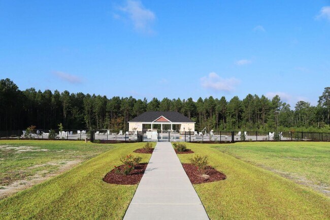 Building Photo - Large 4 Bedroom Home in Towne Pointe! Showings Coming Soon!!!