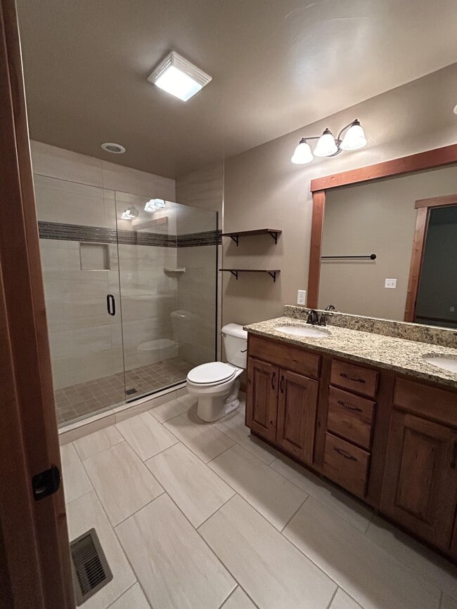 Building Photo - 546 Talon Way
