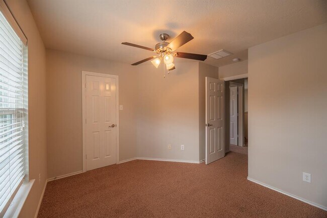 Building Photo - 18 Whitekirk Pl