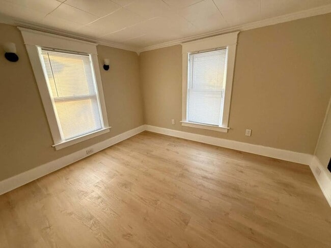 Building Photo - 35 Hess Ave