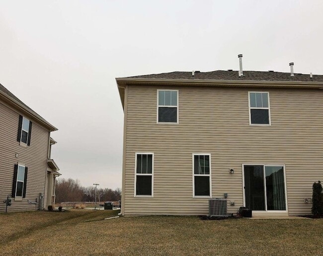 Building Photo - 1832 E 110th Ln