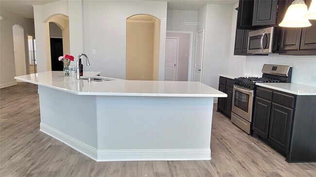 Building Photo - 4002 Cottontail Dr