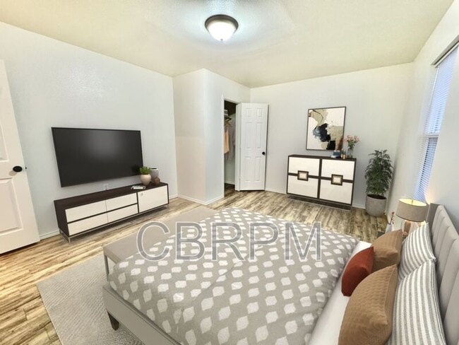 Building Photo - 2117 E Broadway