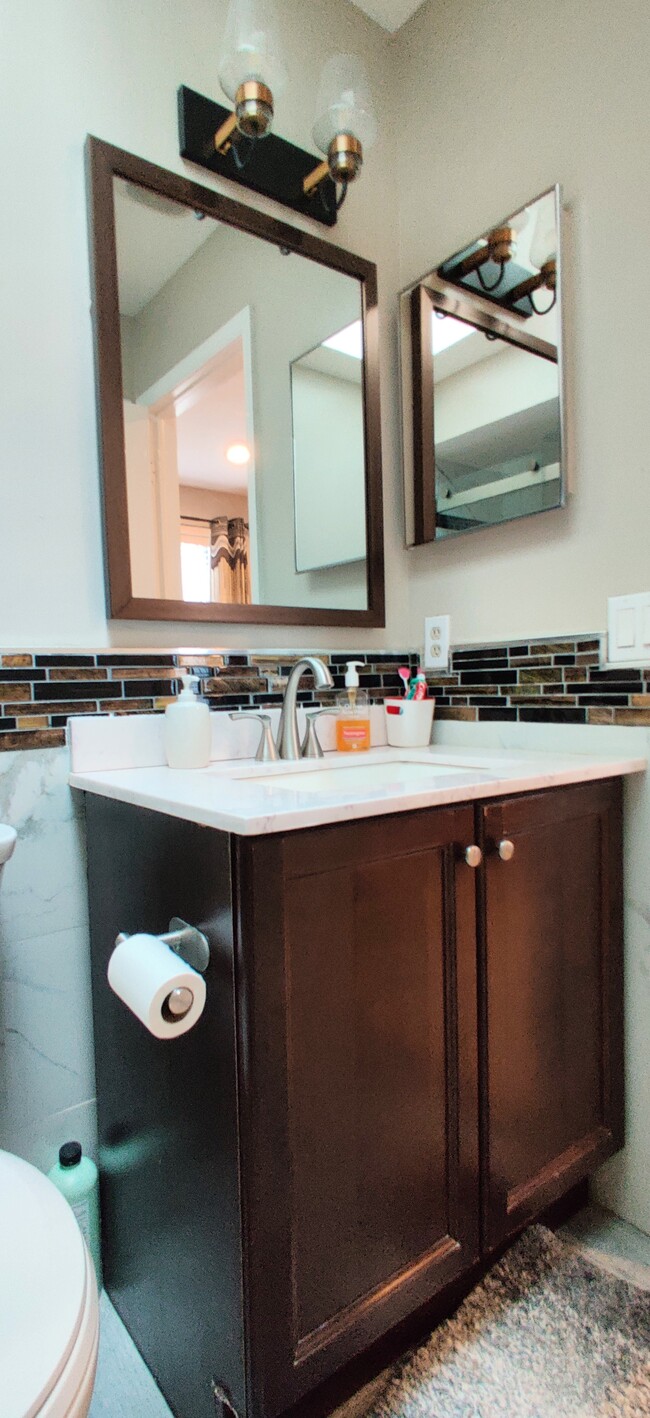 Bathroom in Master bedroom - 26 Hawthorn Dr