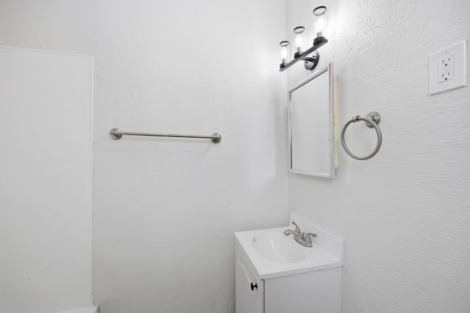 Building Photo - 141 Oneida St