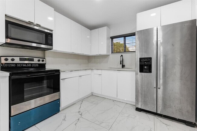 Building Photo - 4530 SW 25th St