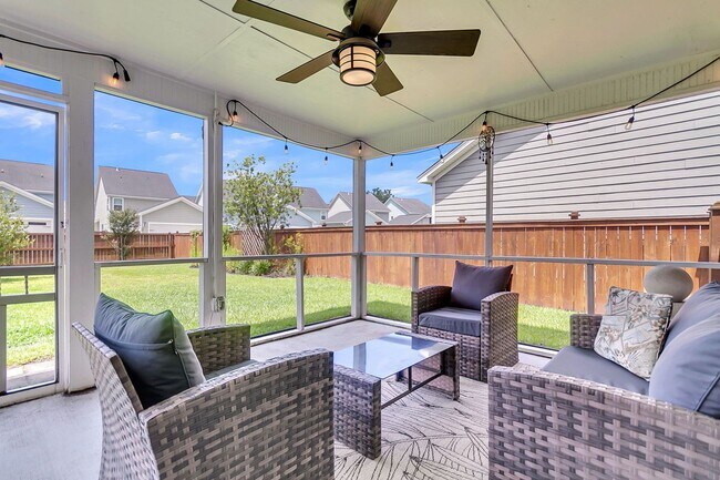 Building Photo - Fully Furnished 3 Bedroom, 2.5 Bathroom Home in Foxbank Plantation