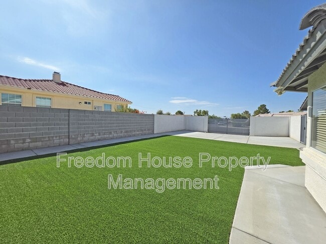 Building Photo - 3630 E Vineyard Dr N