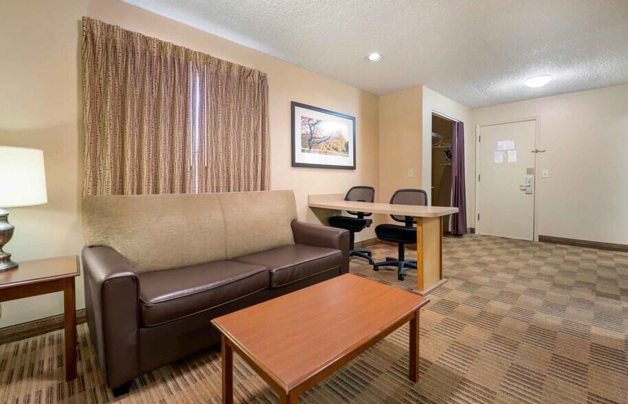 Building Photo - Furnished Studio-Greensboro - Airport