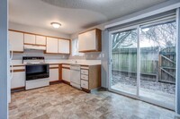 Building Photo - 2 bedroom 5 minutes from downtown and Pets...