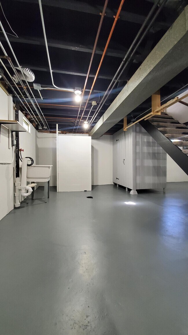 Building Photo - 3339 Henderson Ave SE