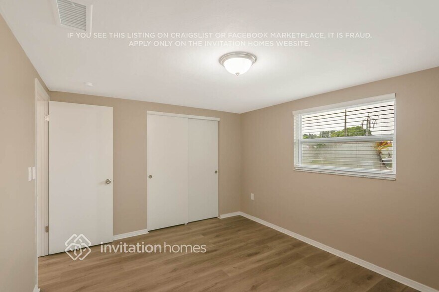Building Photo - 5135 Kiwi Dr