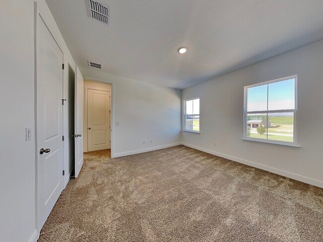 Building Photo - 15709 Vetta Dr