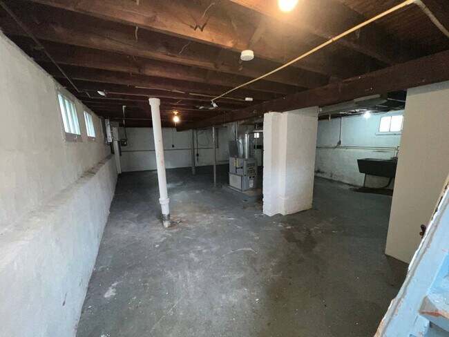 Building Photo - 4091 E 56th St