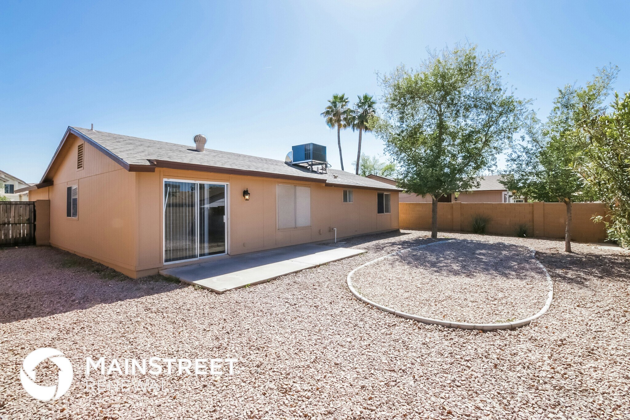 Building Photo - 2114 N Comanche Dr