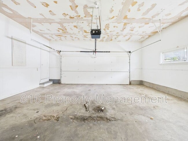 Building Photo - 3233 Shady Bend Dr