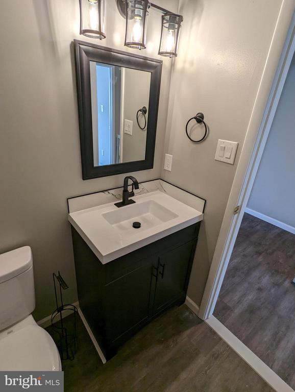 Building Photo - 1680 Thenia Pl