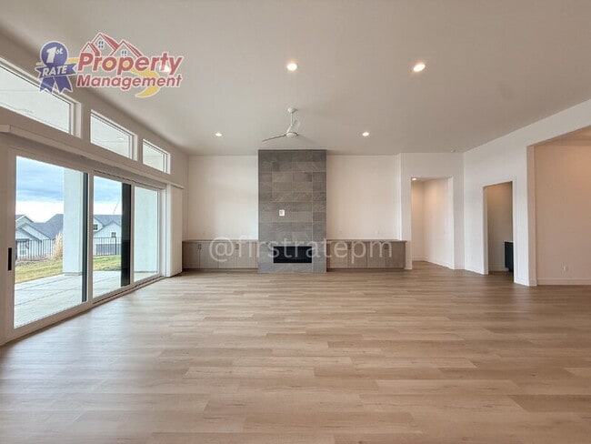 Building Photo - 3024 E Parulo Dr