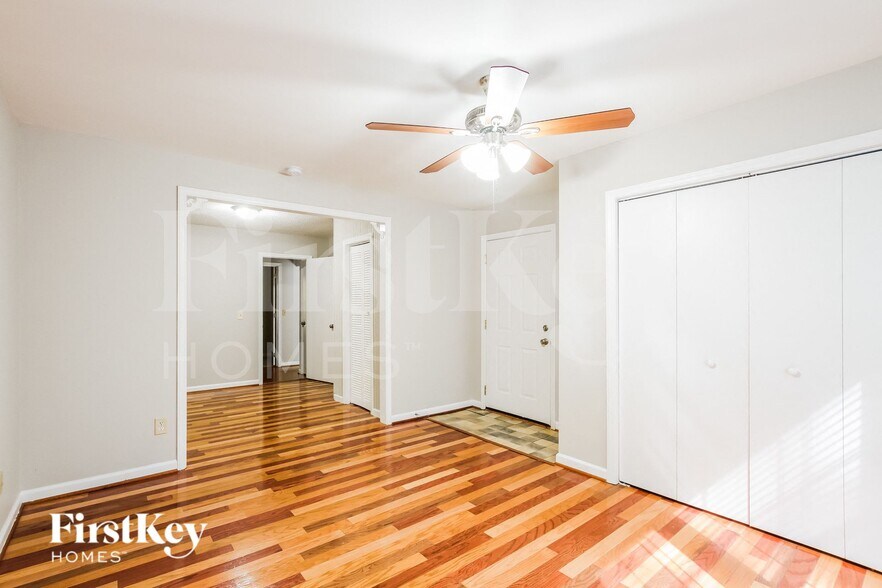 Building Photo - 110 Waderich Ln