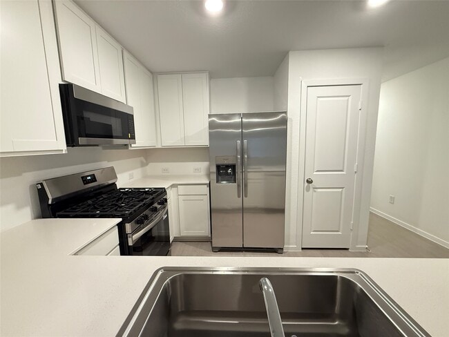 Building Photo - 16802 Old Wagon Wy