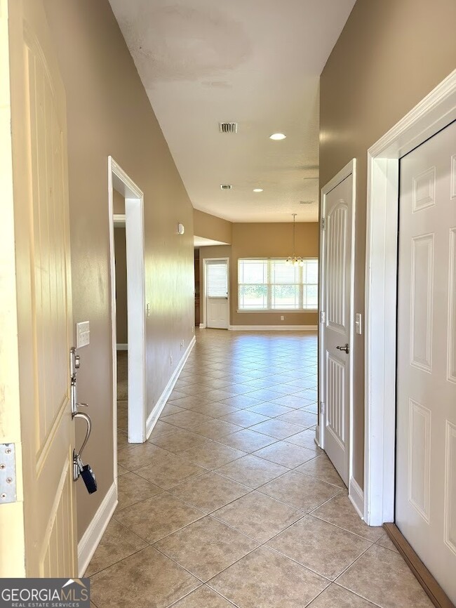 Building Photo - 15 Fox Path