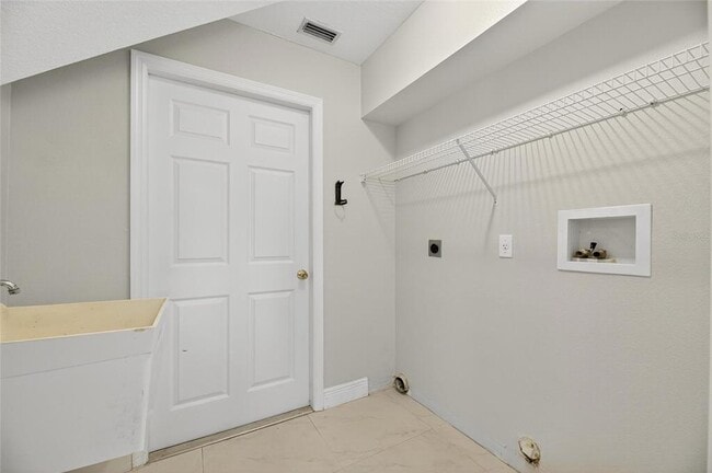 Building Photo - 172 Lake Shore Dr W