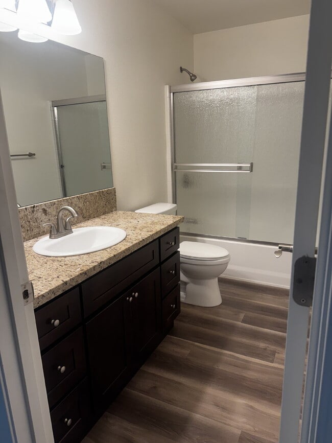 Building Photo - Charming 2-Bed, 2-Bath Haven in Merced!