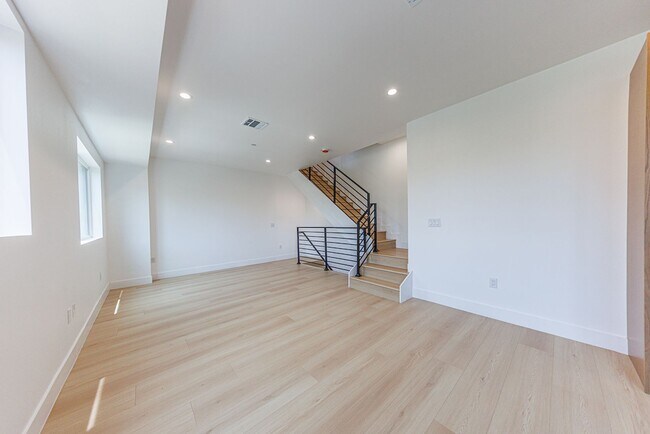 Building Photo - 1063 S Corning St